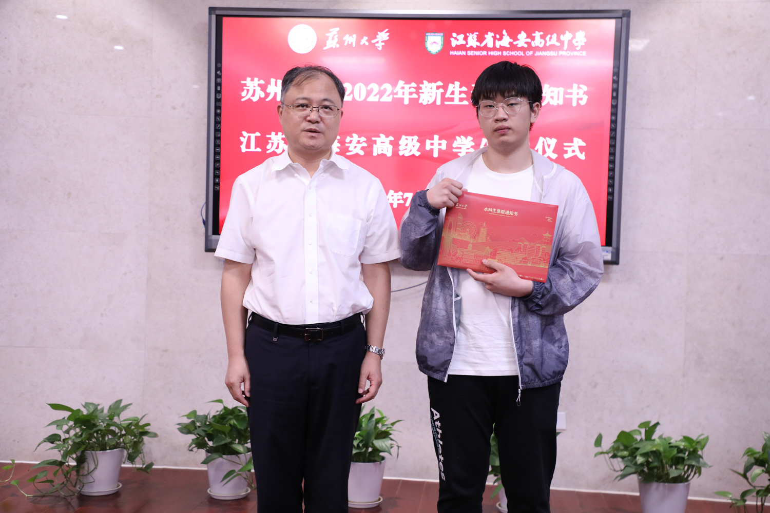 13cc60c2a6144fc99b75b9fa0a6abdd4.jpg 13cc60c2a6144fc99b75b9fa0a6abdd4.jpg