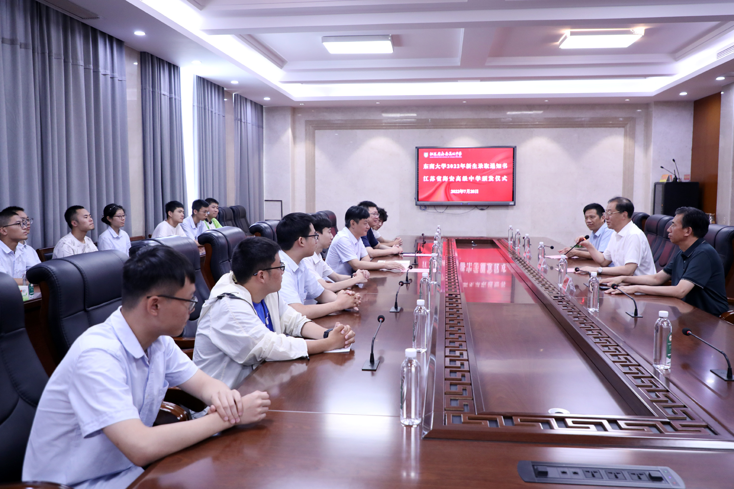 97586c9a3280494e88999c9a705d1bcb.jpg 97586c9a3280494e88999c9a705d1bcb.jpg