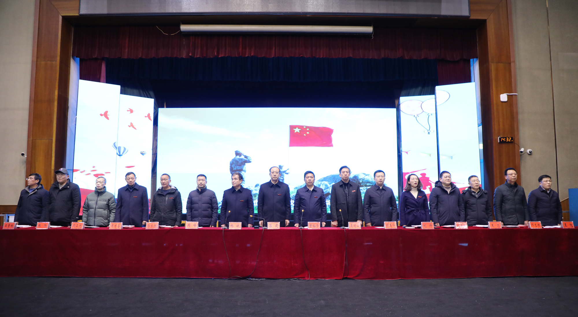 e331147d04974baeb88404e656bbfa90.jpg e331147d04974baeb88404e656bbfa90.jpg